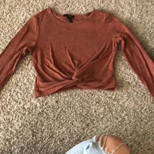 Long sleeve knotted crop top
